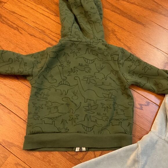 Carter’s size 12 Months zip up hoodie bundle - Picture 6 of 10